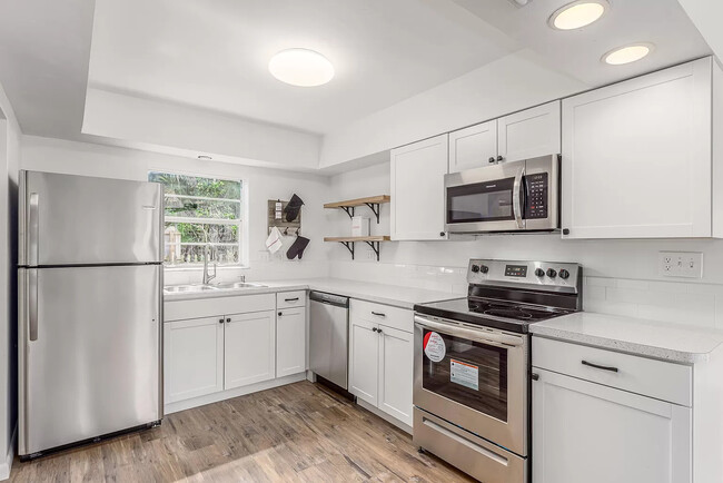 Building Photo - 818 SW 33rd St