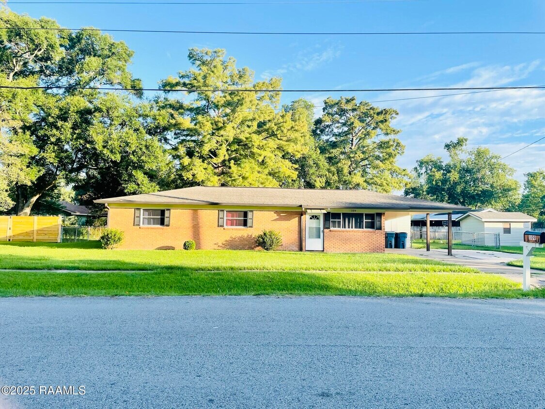 Foto principal - 109 Birch Dr