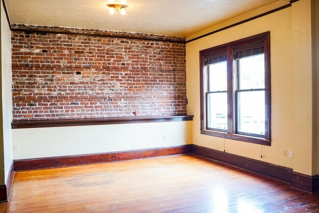 Building Photo - Spacious Vintage 1-Bed with Exposed Brick,...
