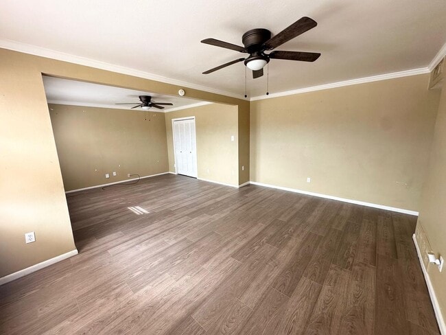 Building Photo - 3 Bed 2 Bath Ready to Rent!