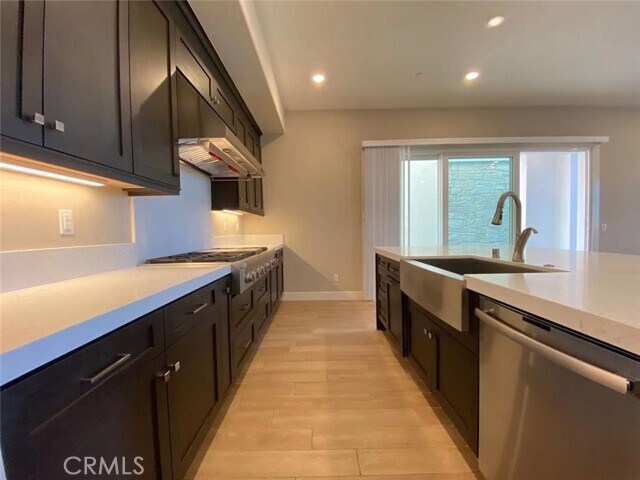 Building Photo - 154 Perspective