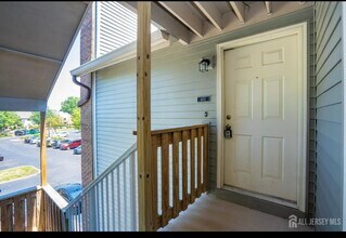 Building Photo - 403 Ravens Crest Dr