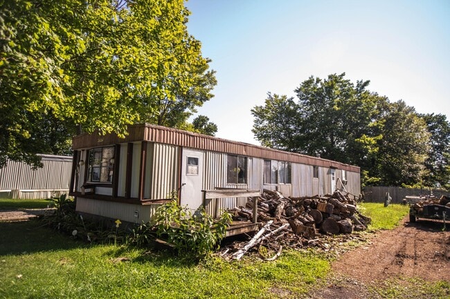 Building Photo - 11-17 James Ln