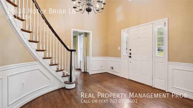 Building Photo - Stunning, Spacious Home- Backs to Parkland!