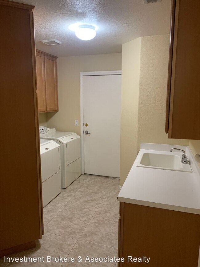 Foto del edificio - 4 br, 3 bath House - 5874 Lazy Days Ct.