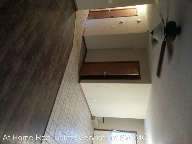 Building Photo - 3201 W Hanover Dr