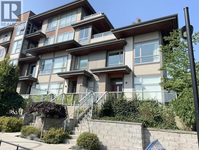 Building Photo - 5453 Lougheed Hwy.