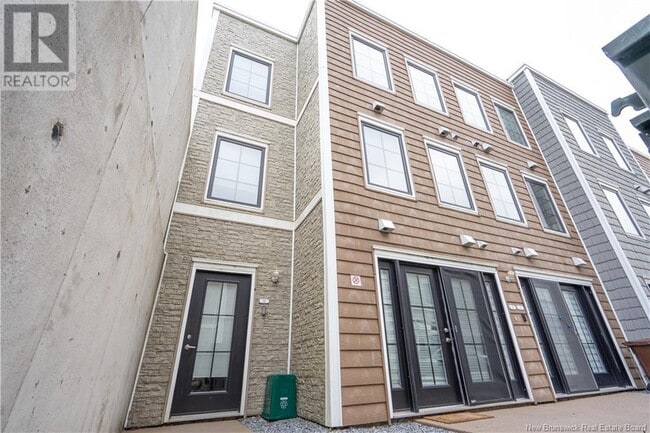 Building Photo - 12 Cathedral Ln