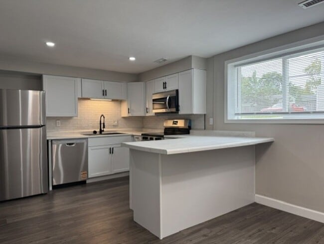 Building Photo - 421 Joseph Dr