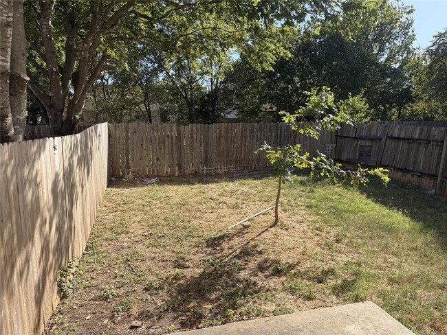 Foto del edificio - 8710 Piney Point Dr