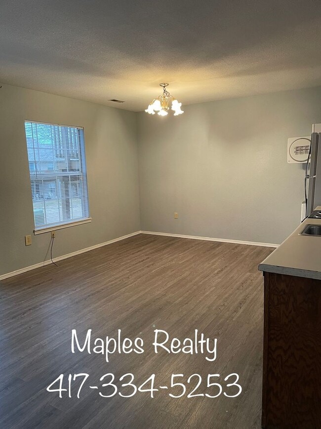 Building Photo - UNFURNISHED 1 bed/1 bath WALK-IN Condo