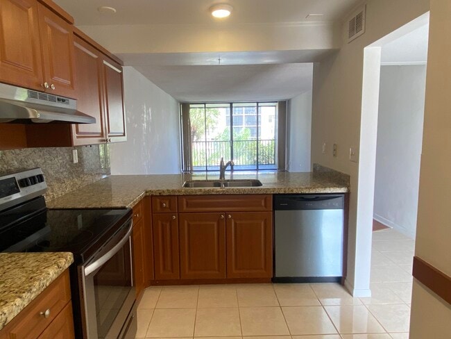 Building Photo - 11 Royal Palm Way