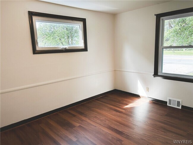 Building Photo - 3319 McKinley Pkwy