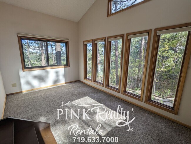 Building Photo - Gorgeous, Private 3 Bedroom Rancher on 2.5...