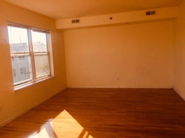 Building Photo - 115 Logan Ave