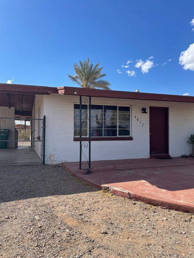 Primary Photo - Lovely 3 Bedroom House with Stunning Mount...