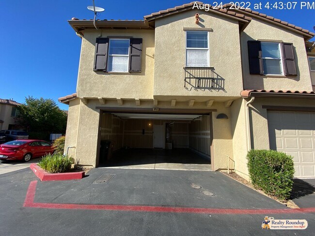 Foto del edificio - Beautiful Home Centrally Located in Elk Grove