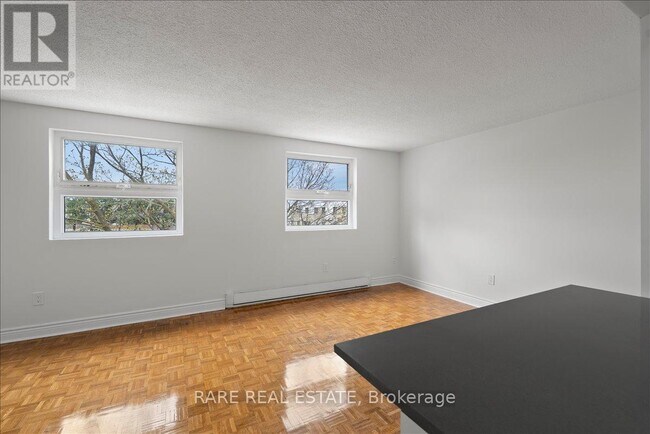 Photo du bâtiment - 7555 Goreway Dr