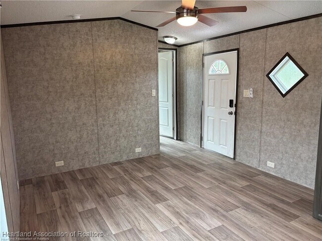 Foto del edificio - 2430 Hammock Rd