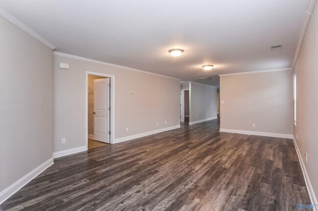 Building Photo - 139 Bermuda Lakes Dr