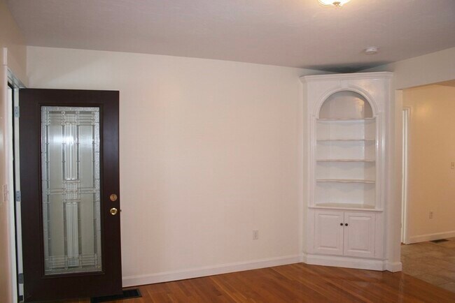 Foto del edificio - 192 Kingsley Rd