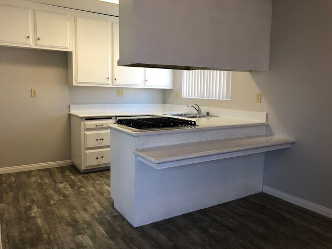 Foto del edificio - 16541 Kellog Cir