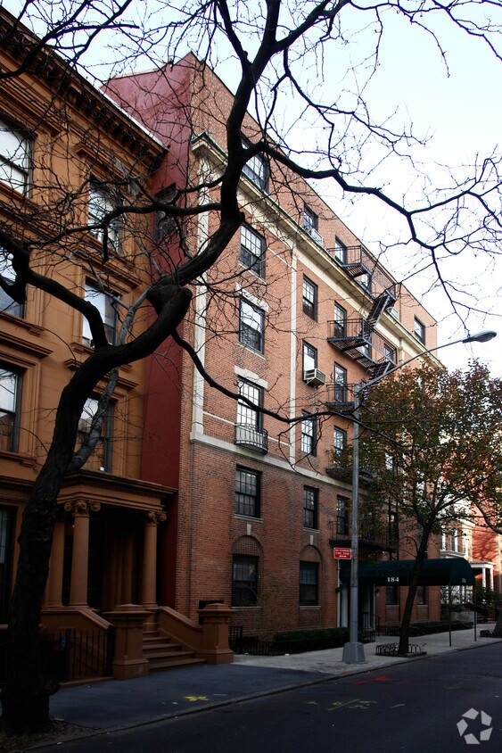 Building Photo - 170 Columbia Hts