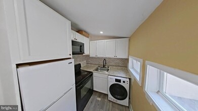 Building Photo - 126 N 53rd St