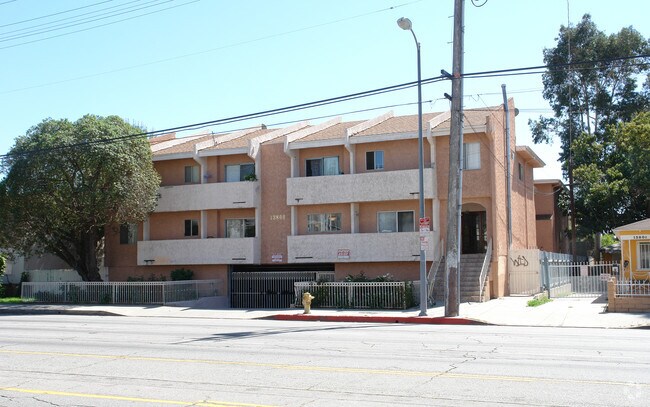 13800 Sherman Way, Van Nuys, CA 91405 Apartments Van