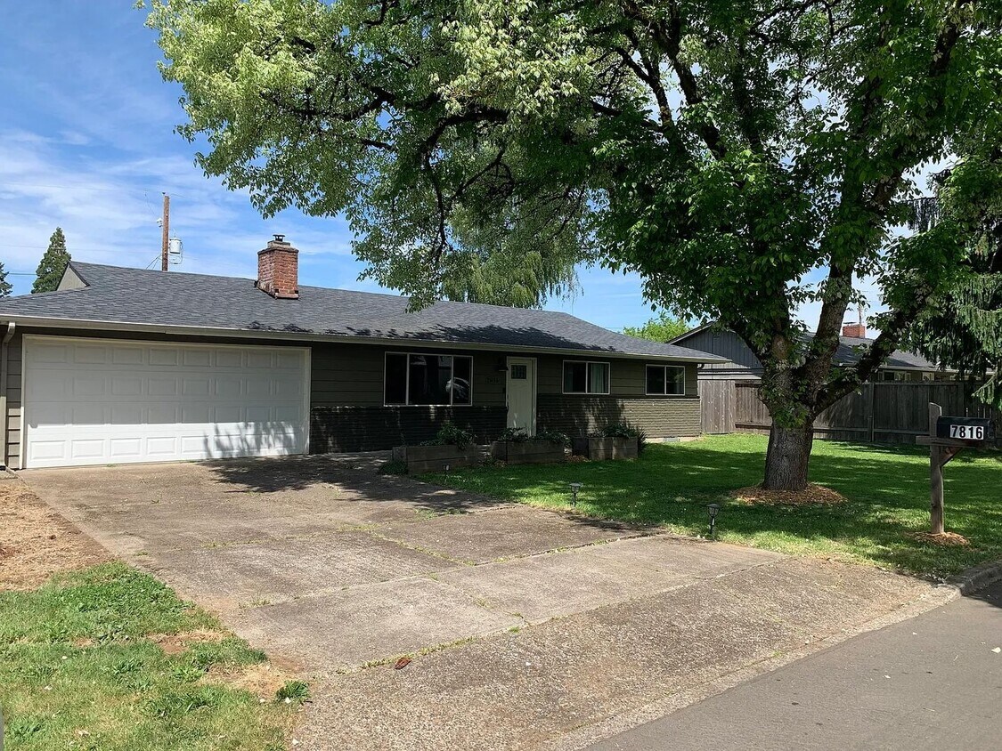 Foto principal - Beautiful ranch style starter home