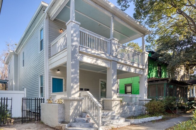 Building Photo - 2 Bed, 2 Bath Available Now!