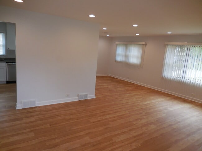 Building Photo - 33 N Rammer Ave