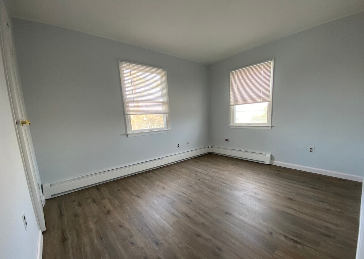 39 Burling Ln S Unit first, West Islip, NY 11795 Apartments in West