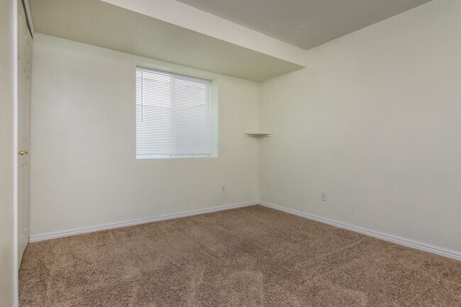 Foto del edificio - 5 Bedroom Home in Herriman; 2700 sq ft; Open Floor Plan