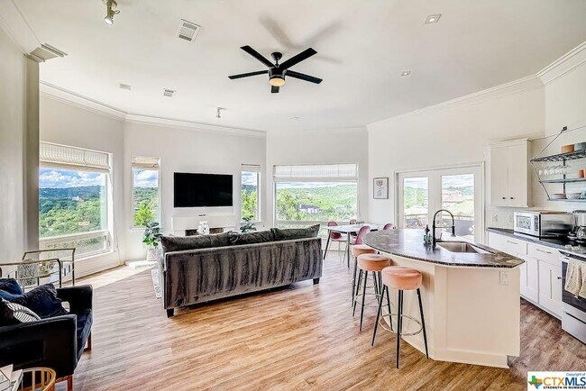 Foto del edificio - 5312 Scenic View Dr