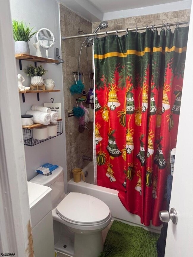 Building Photo - 723 Thomas St