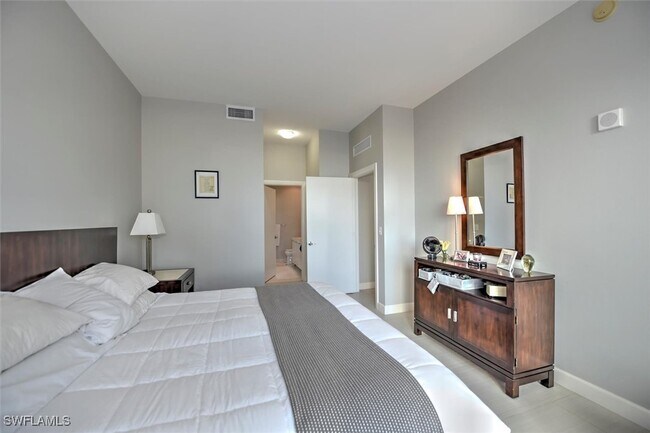 Foto del edificio - 3000 Oasis Grand Blvd