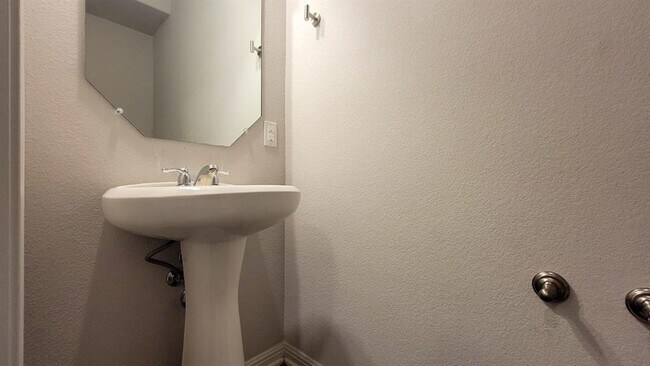 Building Photo - 404 Ferrule Dr