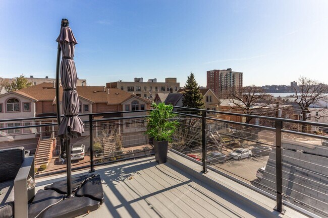 Foto del edificio - 38 Hilliard Ave