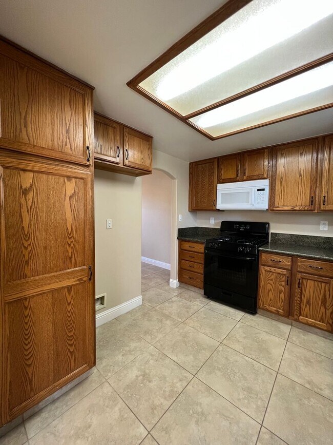 Foto del edificio - 5504 Pine Canyon Dr