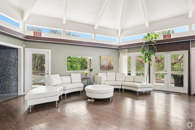 Casa club - Hurst Highland Village