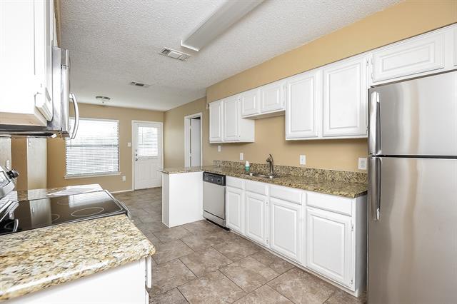 Building Photo - 645 Lemon Dr