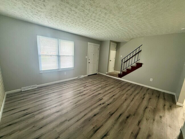 Foto del edificio - 5584 Chatford Dr