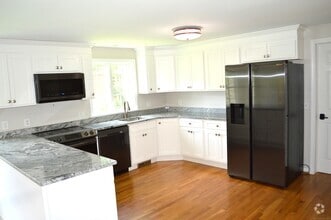 Building Photo - 1349 Farmington Ave