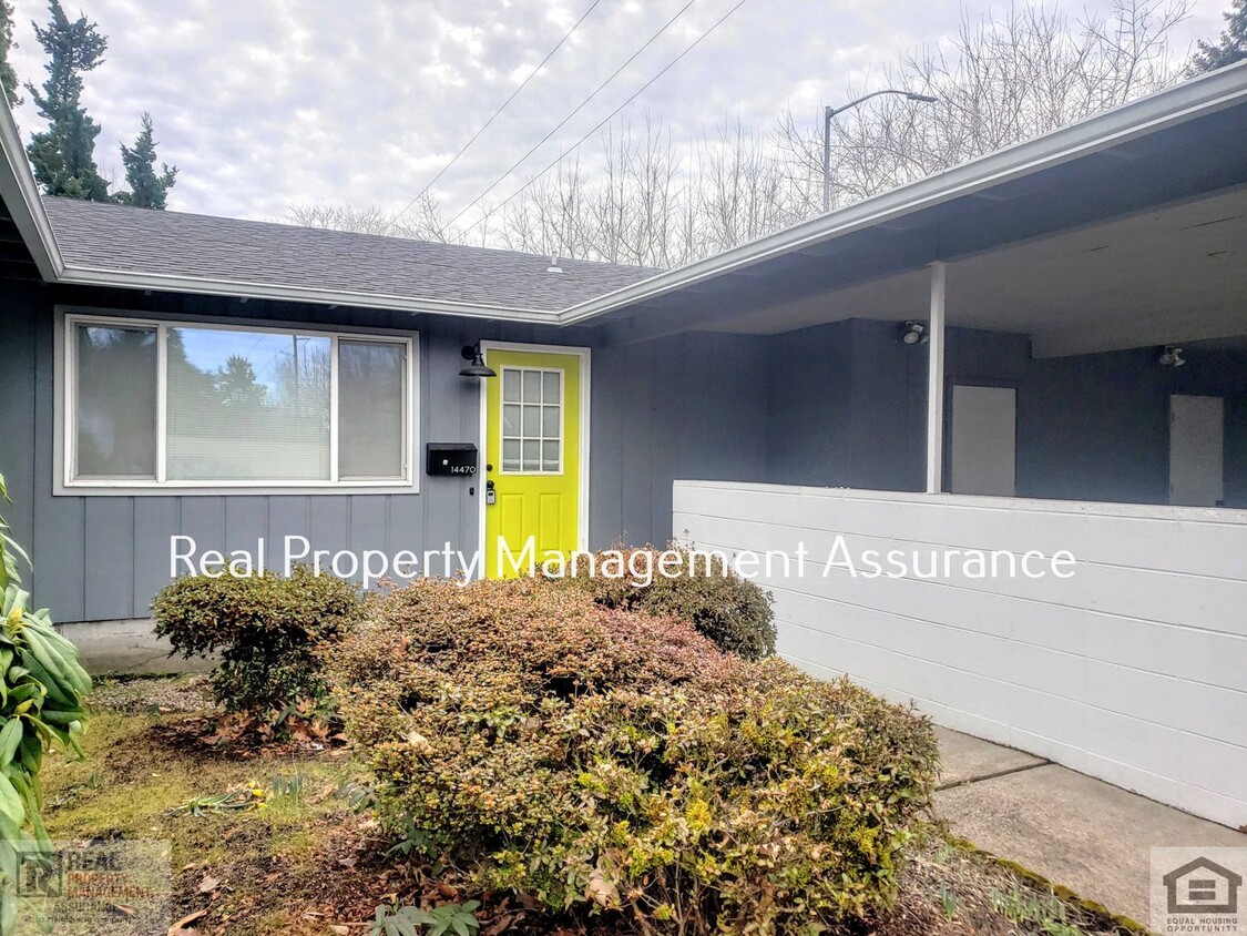 Foto principal - Charming 3BR/1.5BA Duplex Unit Now Availab...