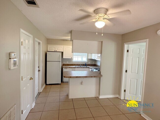 Building Photo - Beautiful 3 Bedroom Home in Navarre!