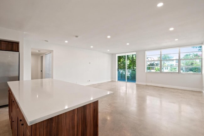 Building Photo - 2100 Sans Souci Blvd