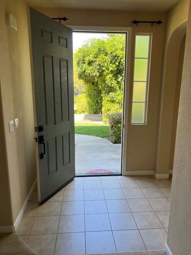 Building Photo - Modern 3 Bedroom 2 Bath 2 Story Vacaville Pets OK *Star Rentals