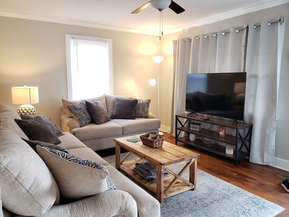 Foto principal - Monthly or 6-12 month lease! FULLY FURNISH...