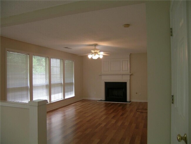 Foto del edificio - 3674 Kentford Ln